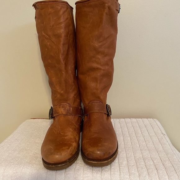 Frye - Picture 2 of 4